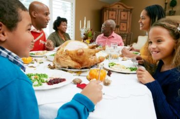 thanksgiving-dinner-family-image