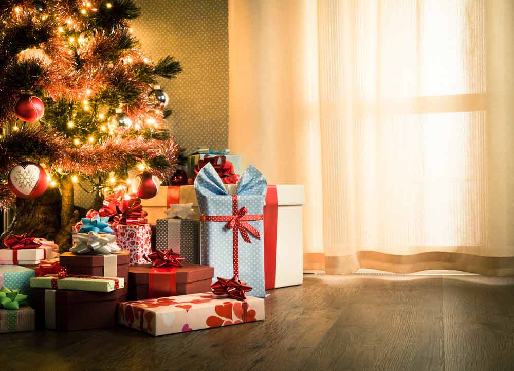 holiday-decorations-protect-wood-floors-svb-hardwood-floors
